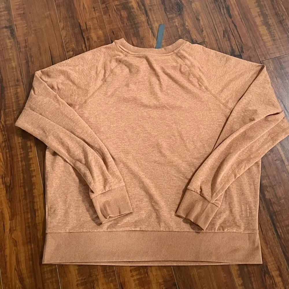 Vuori Halo Crew Top - Picture 4 of 9